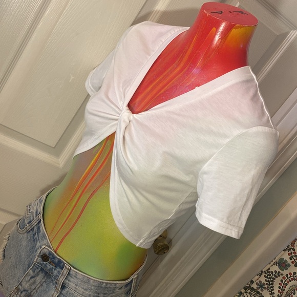 White Twist Front Crop Top - Picture 4 of 10